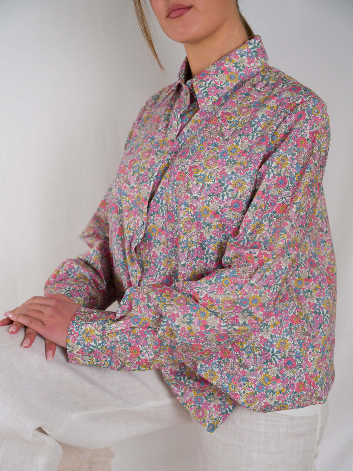 Camicia in Cotone Liberty — fiori rosa | Floralia