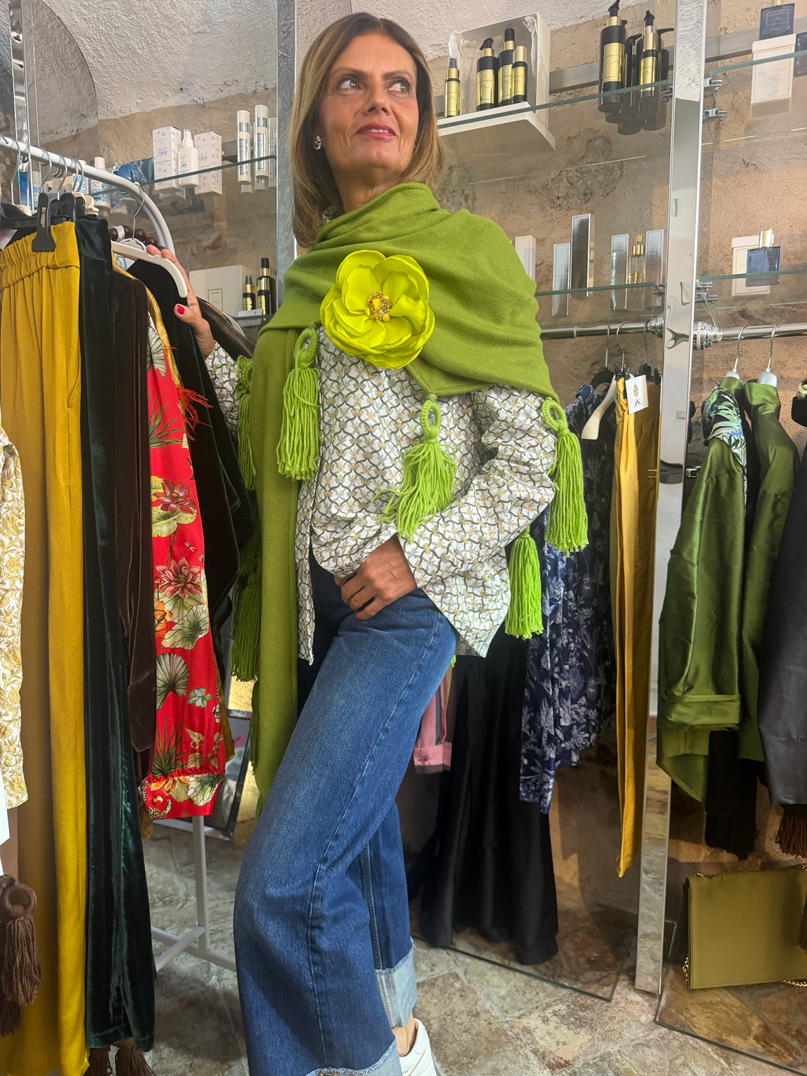 Scialle Verde con Nappine | Eleganza e Stile Donna