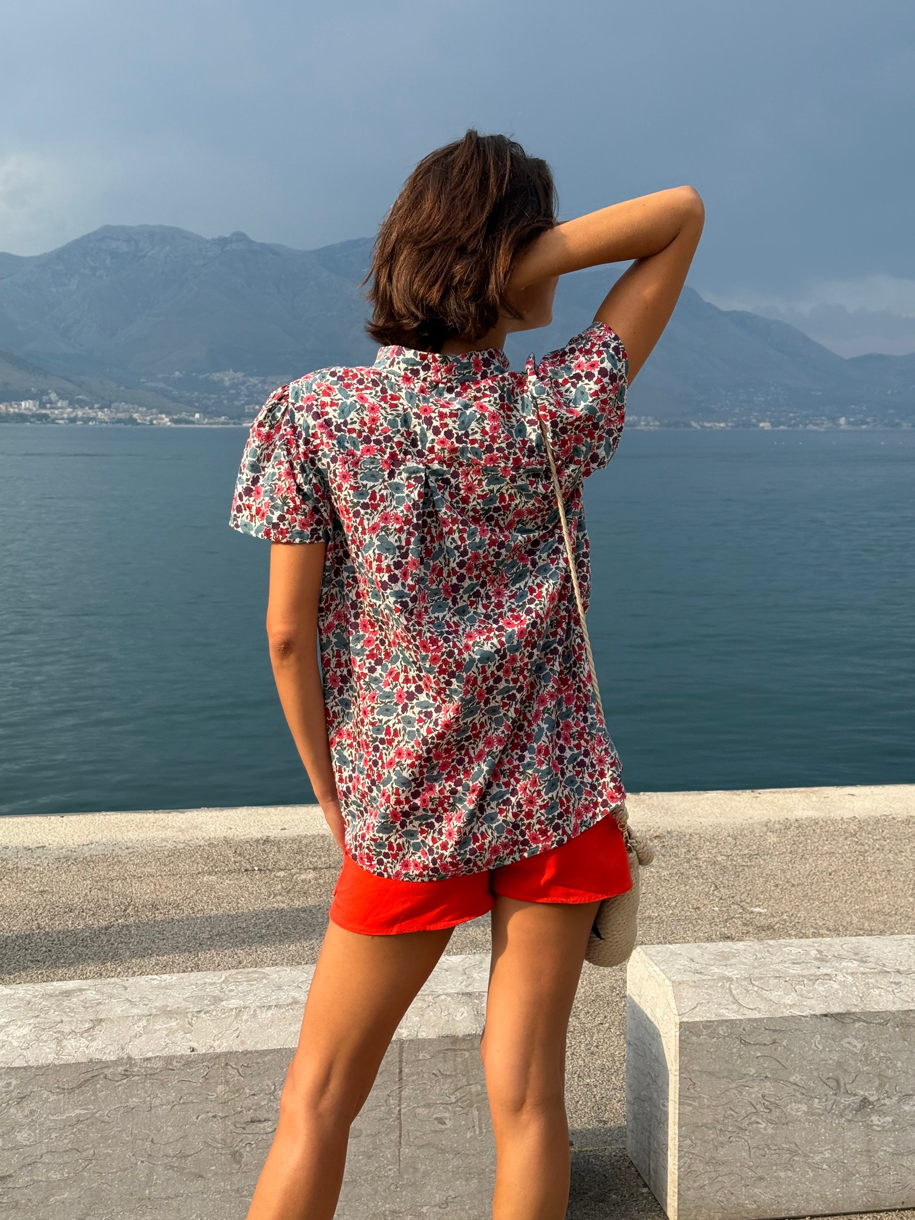 Calla – Camicia in Cotone Liberty Bouquet inglesi manica corta