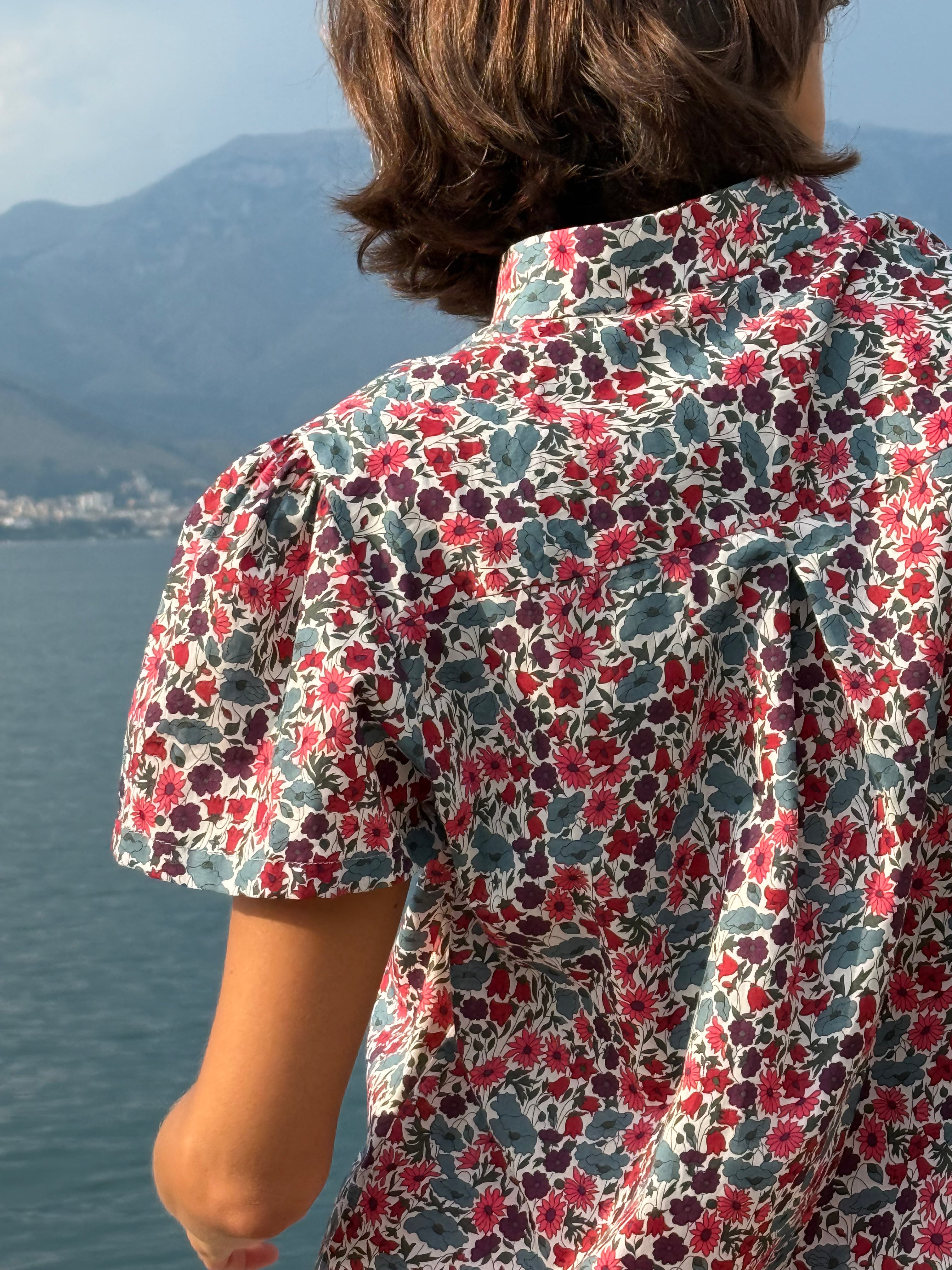Calla – Camicia in Cotone Liberty Bouquet inglesi manica corta