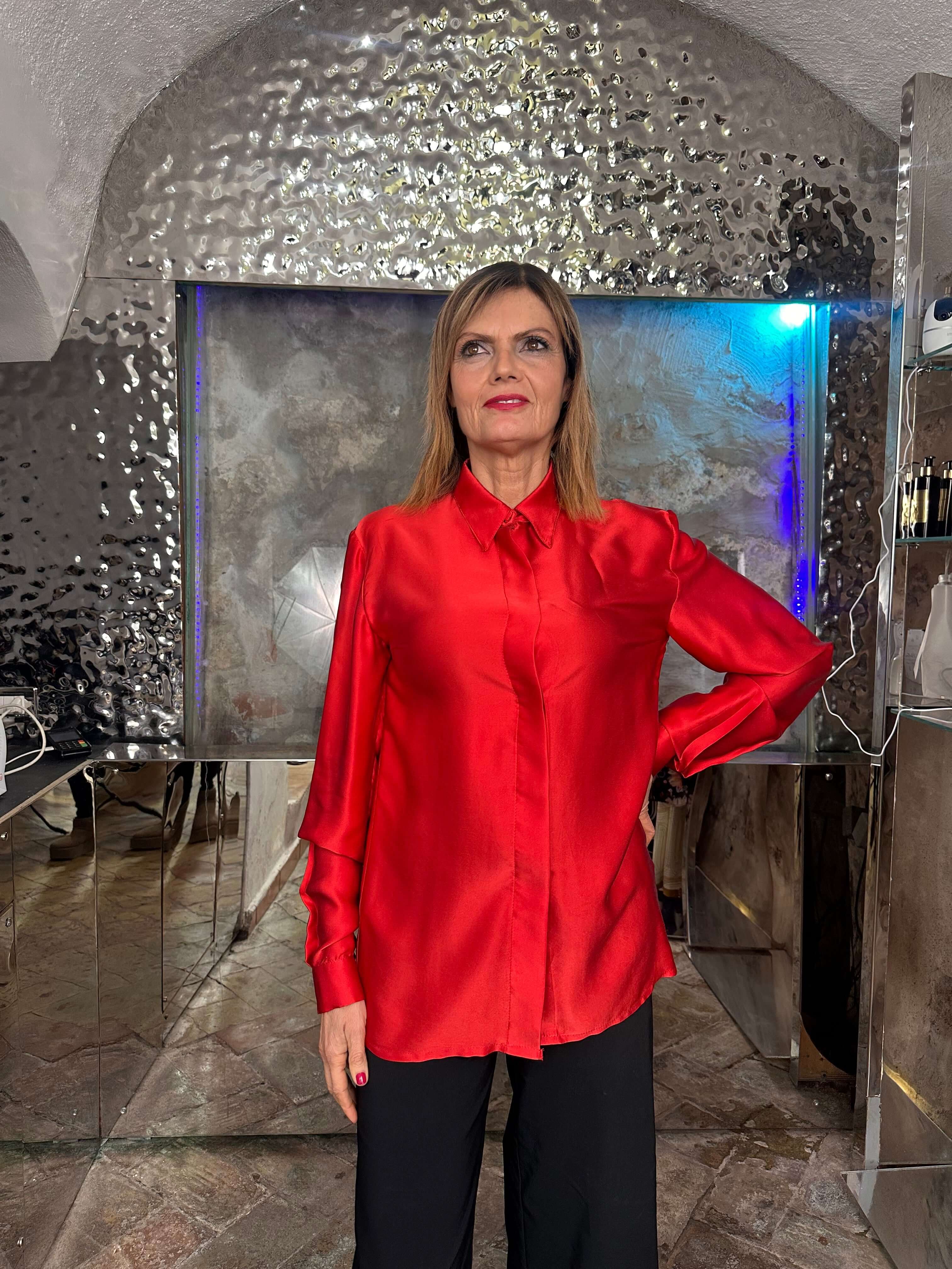 Camicia Elisabeth: Eleganza Senza Tempo in tinta unita in raso di seta