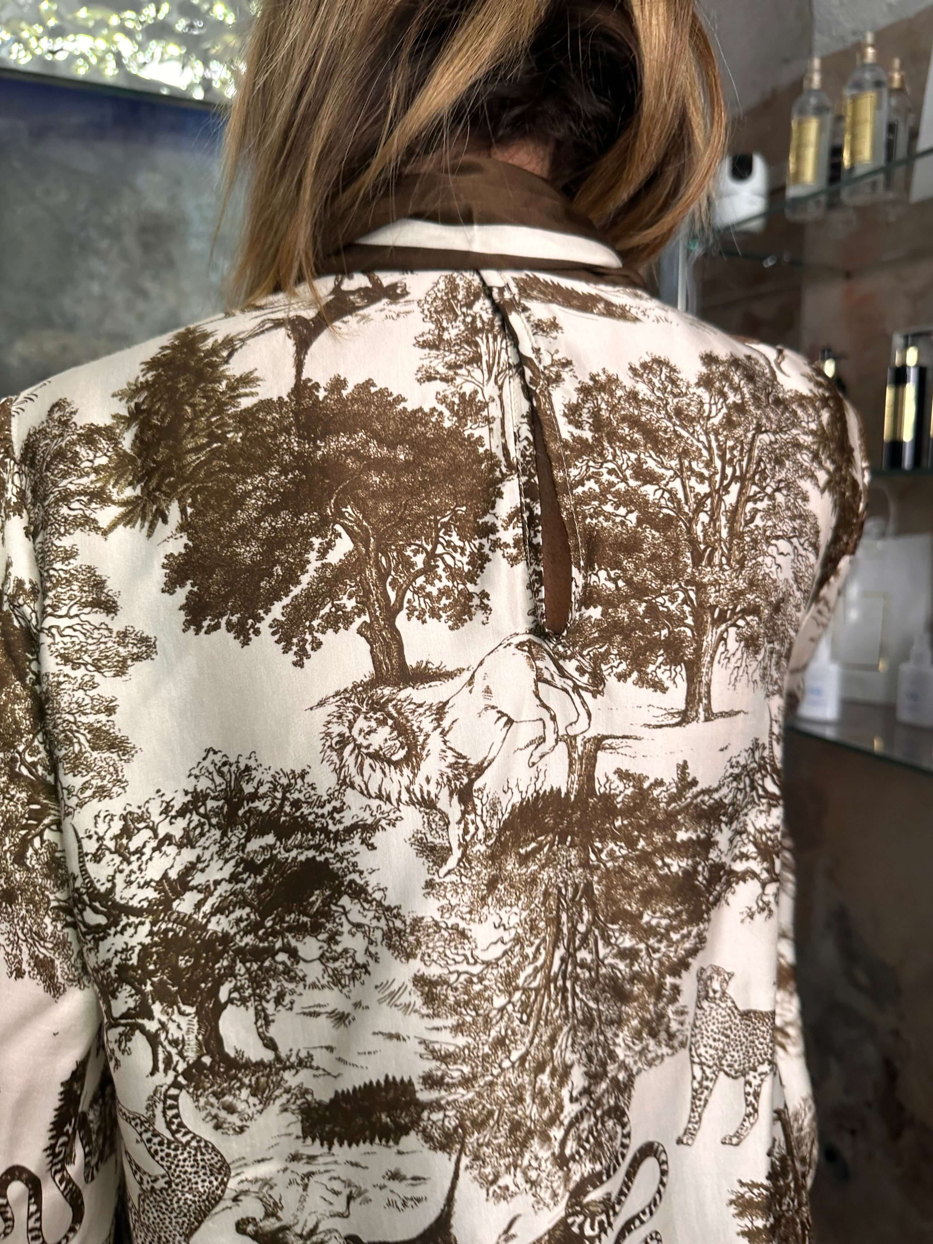 Blusa in seta con Foulard