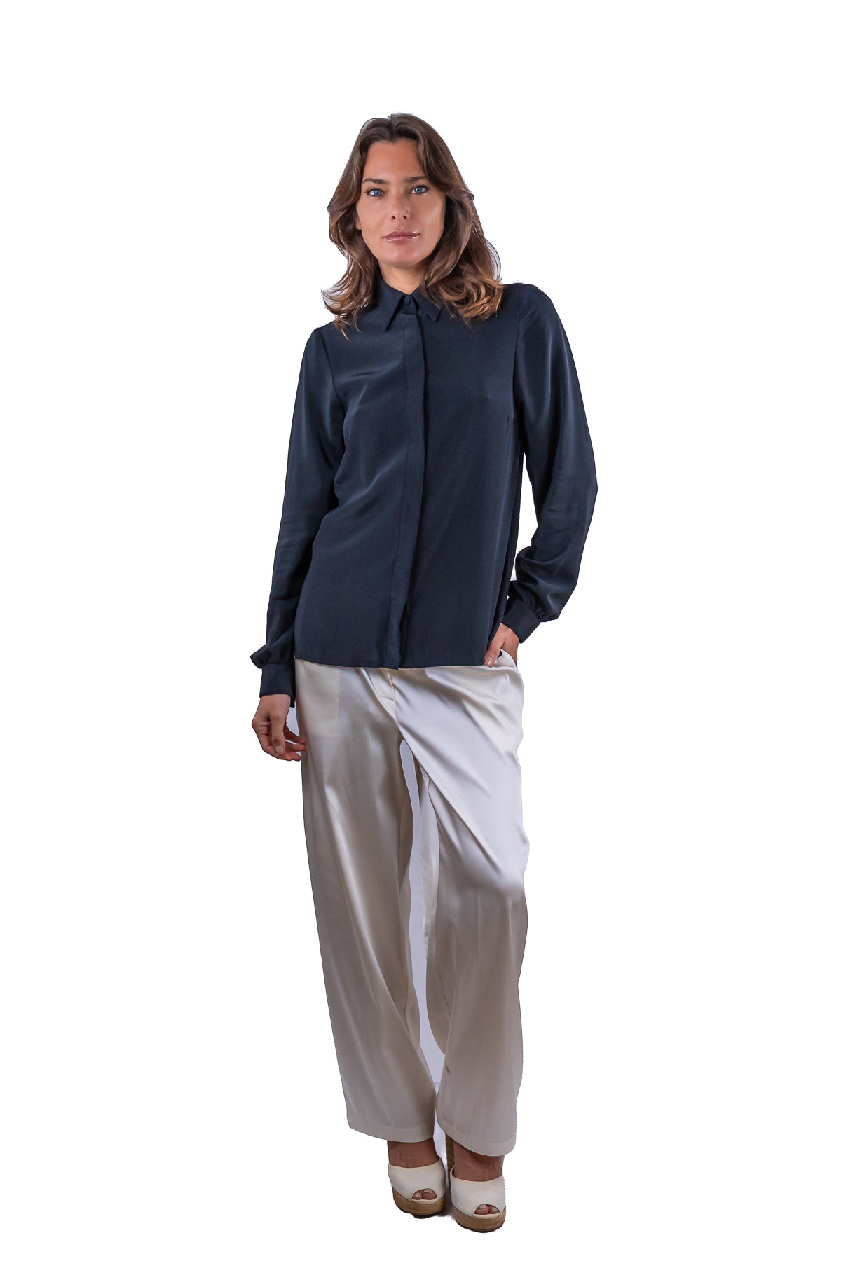 Camicia Elisabeth: Eleganza Senza Tempo in tinta unita crepe