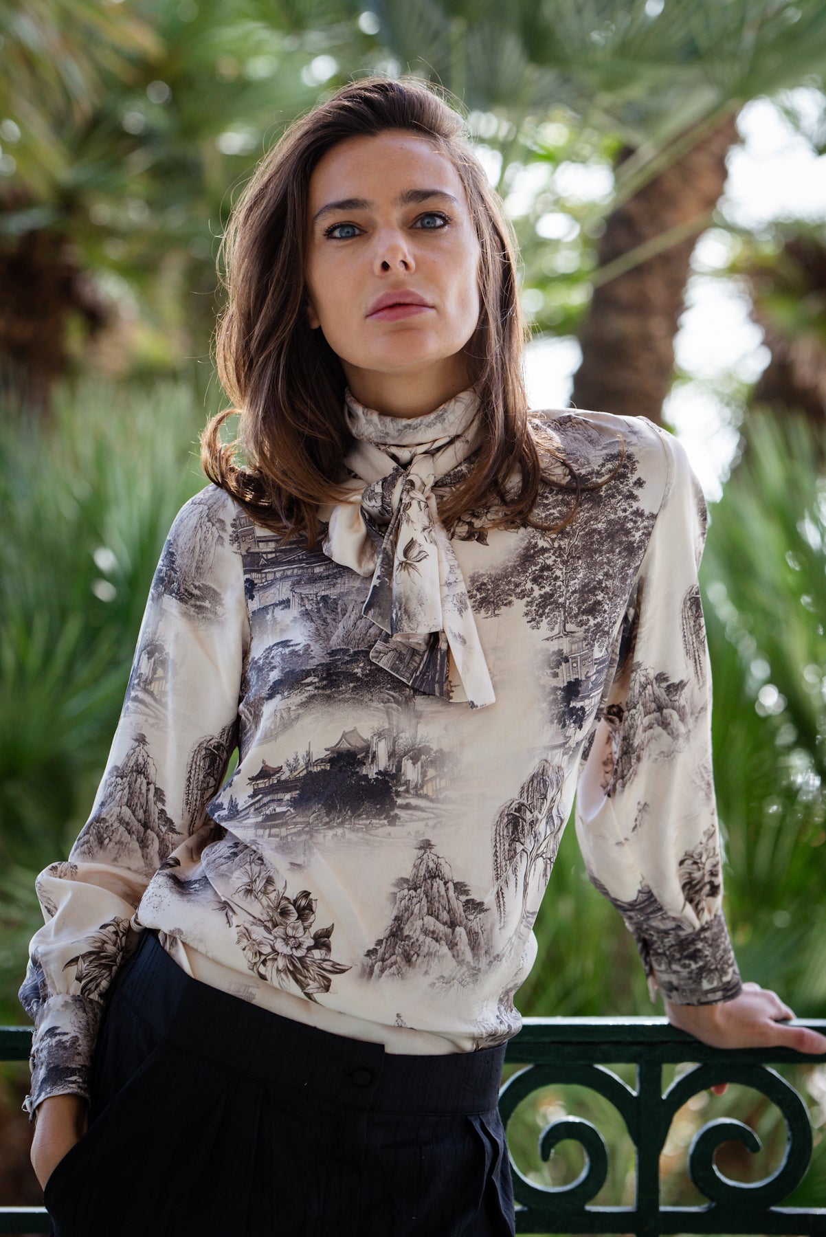 Blusa oriente con foulard Crema