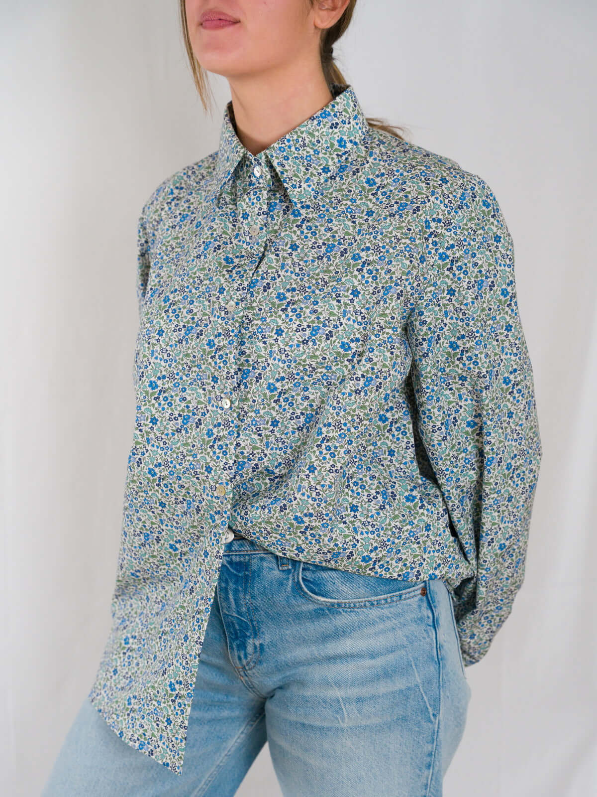 Camicia in Cotone Liberty — fiori blu | Floralia