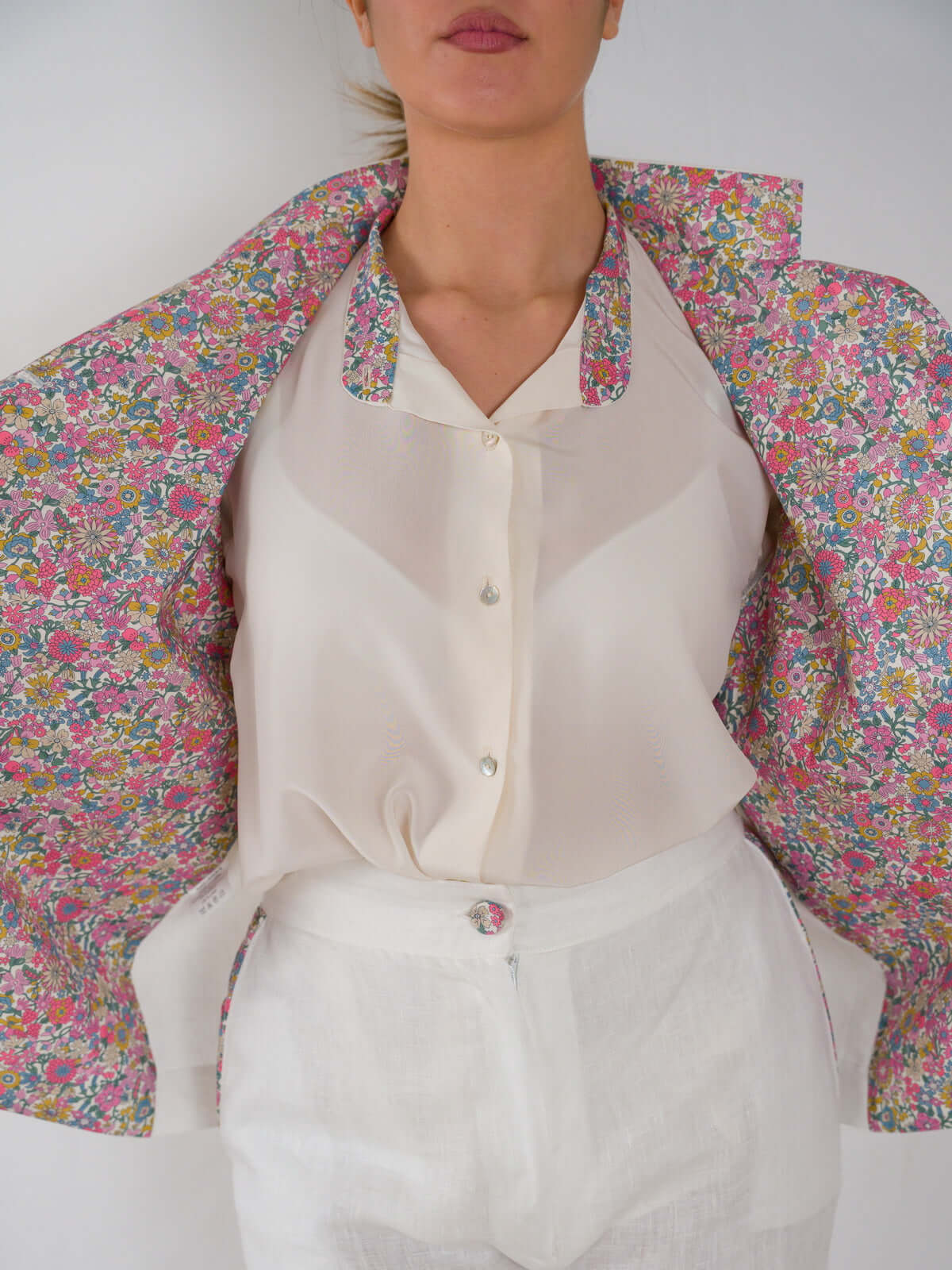 Giacca José in lino con riporti interni in cotone Liberty | Floralia