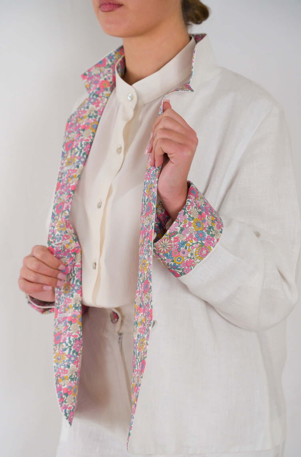 Giacca José in lino con riporti interni in cotone Liberty | Floralia