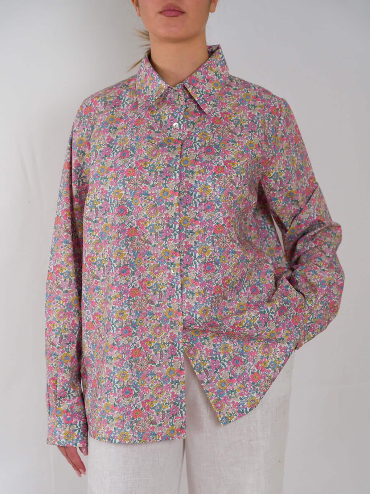 Camicia in Cotone Liberty — fiori rosa | Floralia
