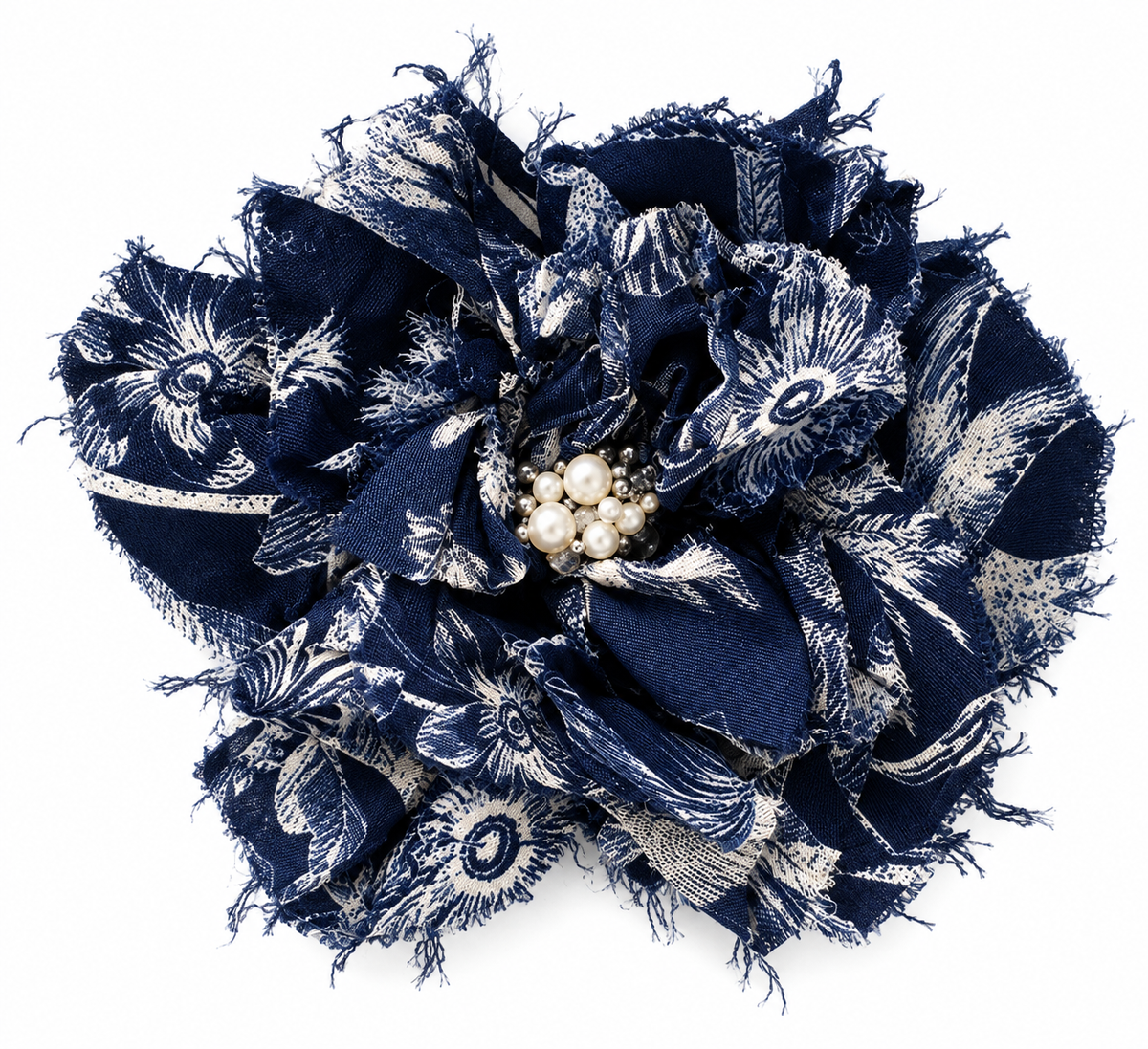 spilla capitolina in tessuto Liberty con calamita, accessorio elegante in tessuto Liberty con perle decorative.
