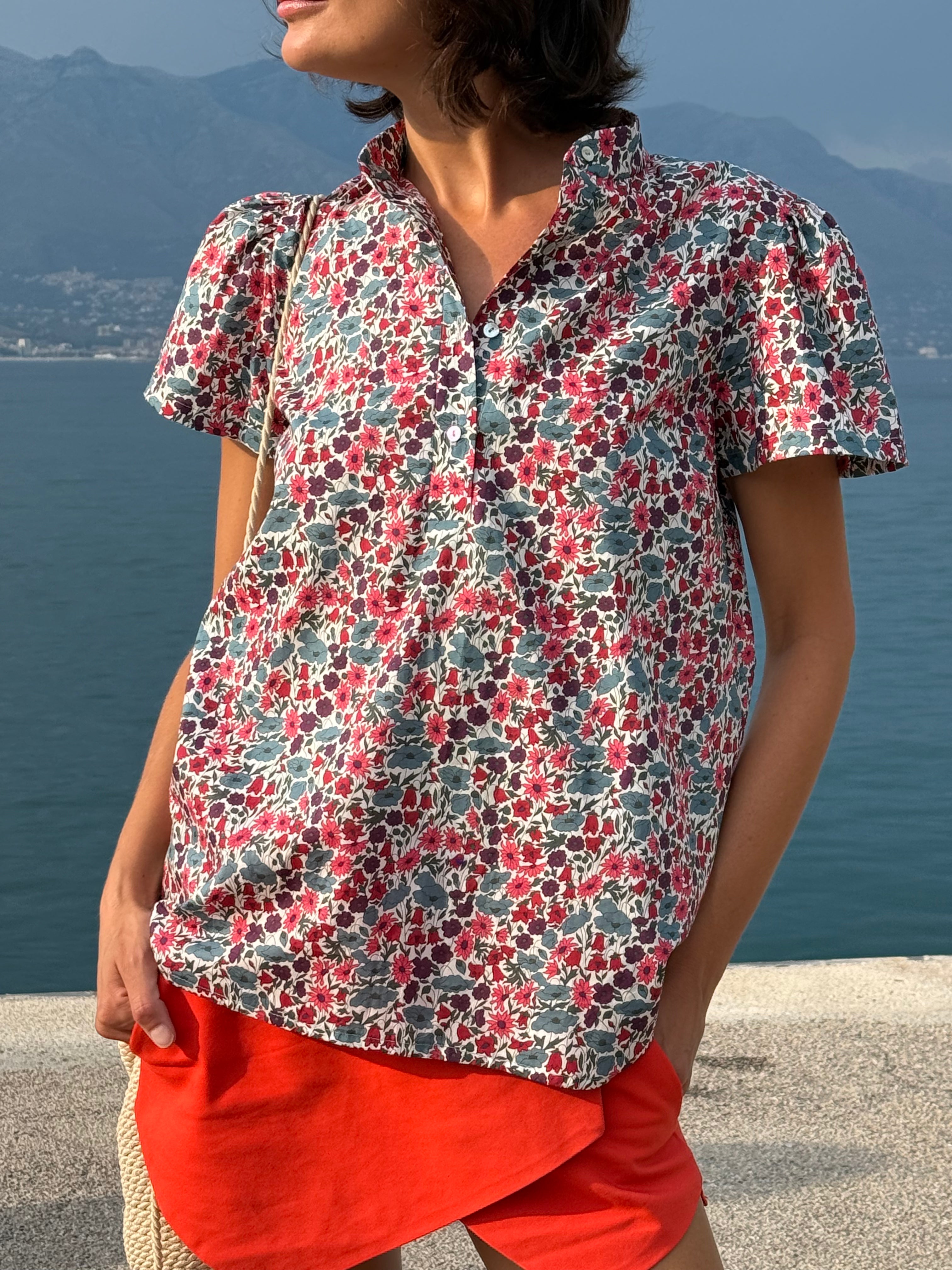 Calla – Camicia in Cotone Liberty Bouquet inglesi manica corta