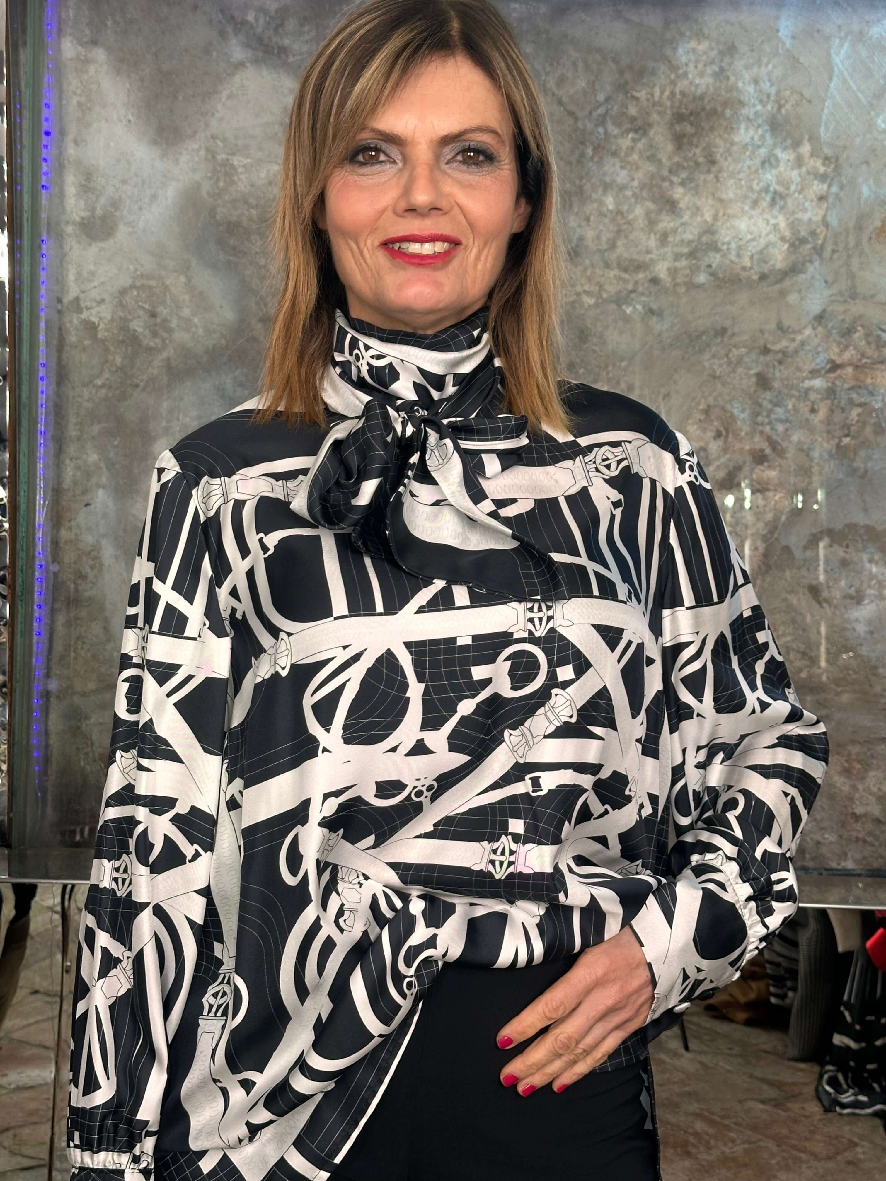 Blusa in Twill di Seta con Foulard