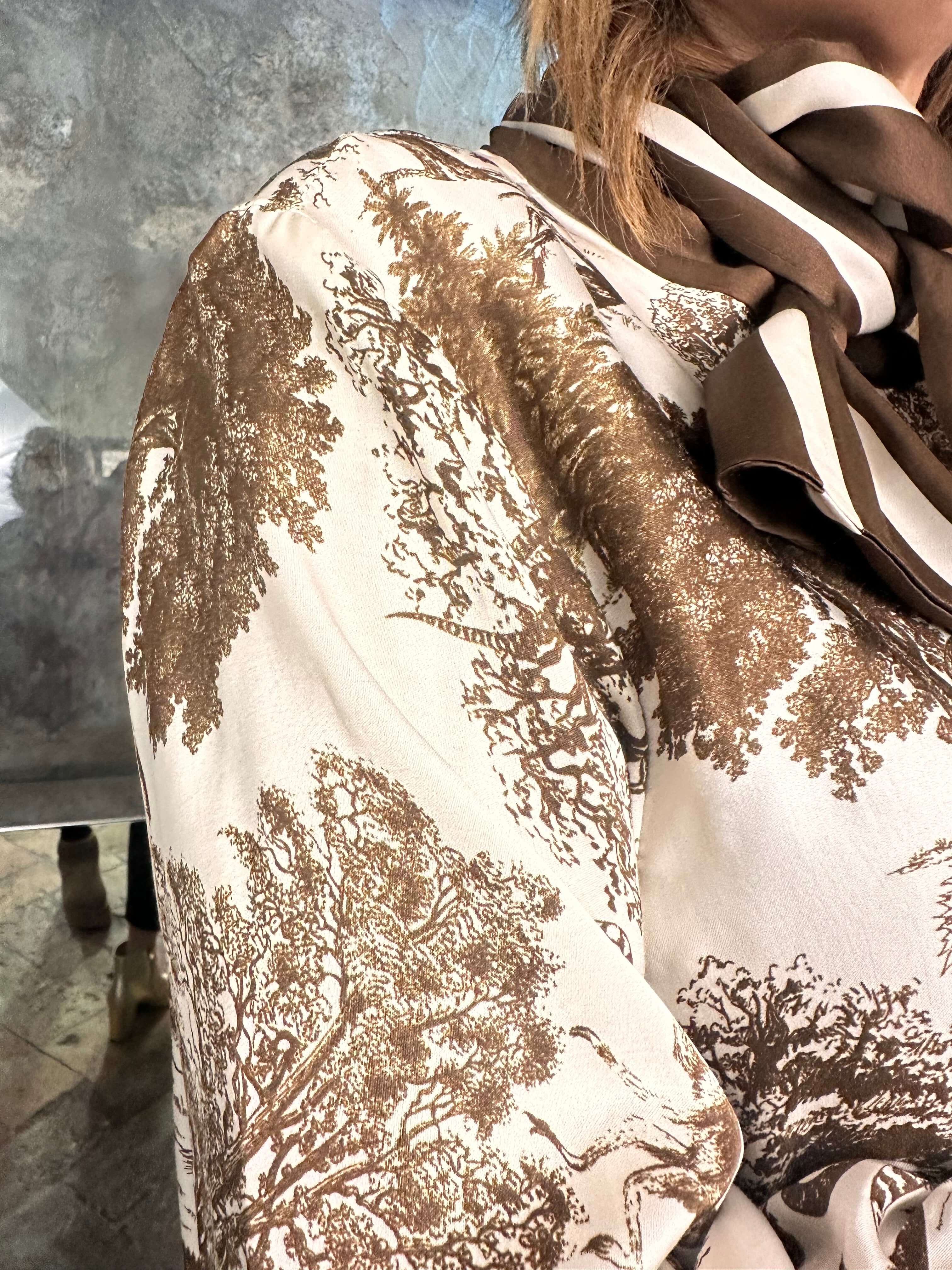 Blusa in seta con Foulard