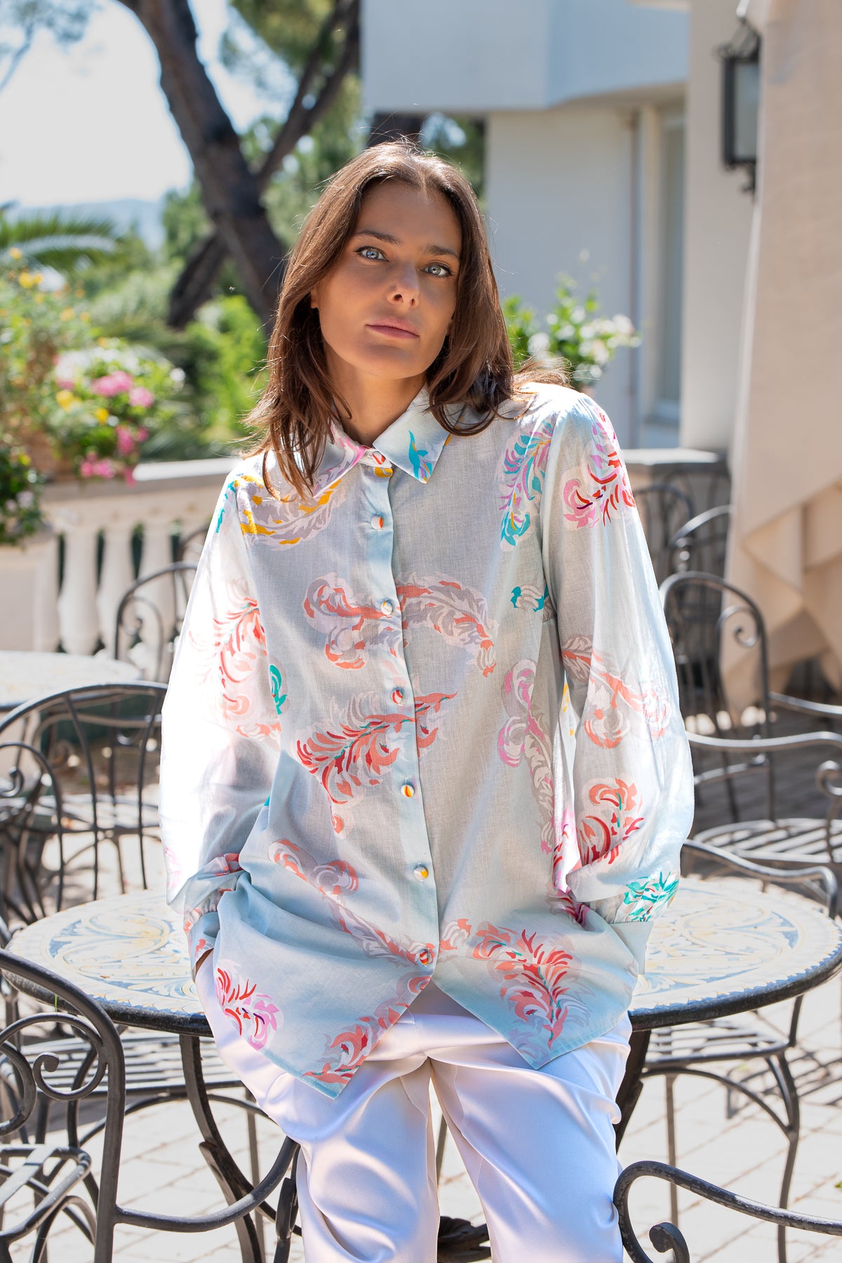 Camicia Elisabeth: Eleganza senza tempo, Piume colorate in cotone