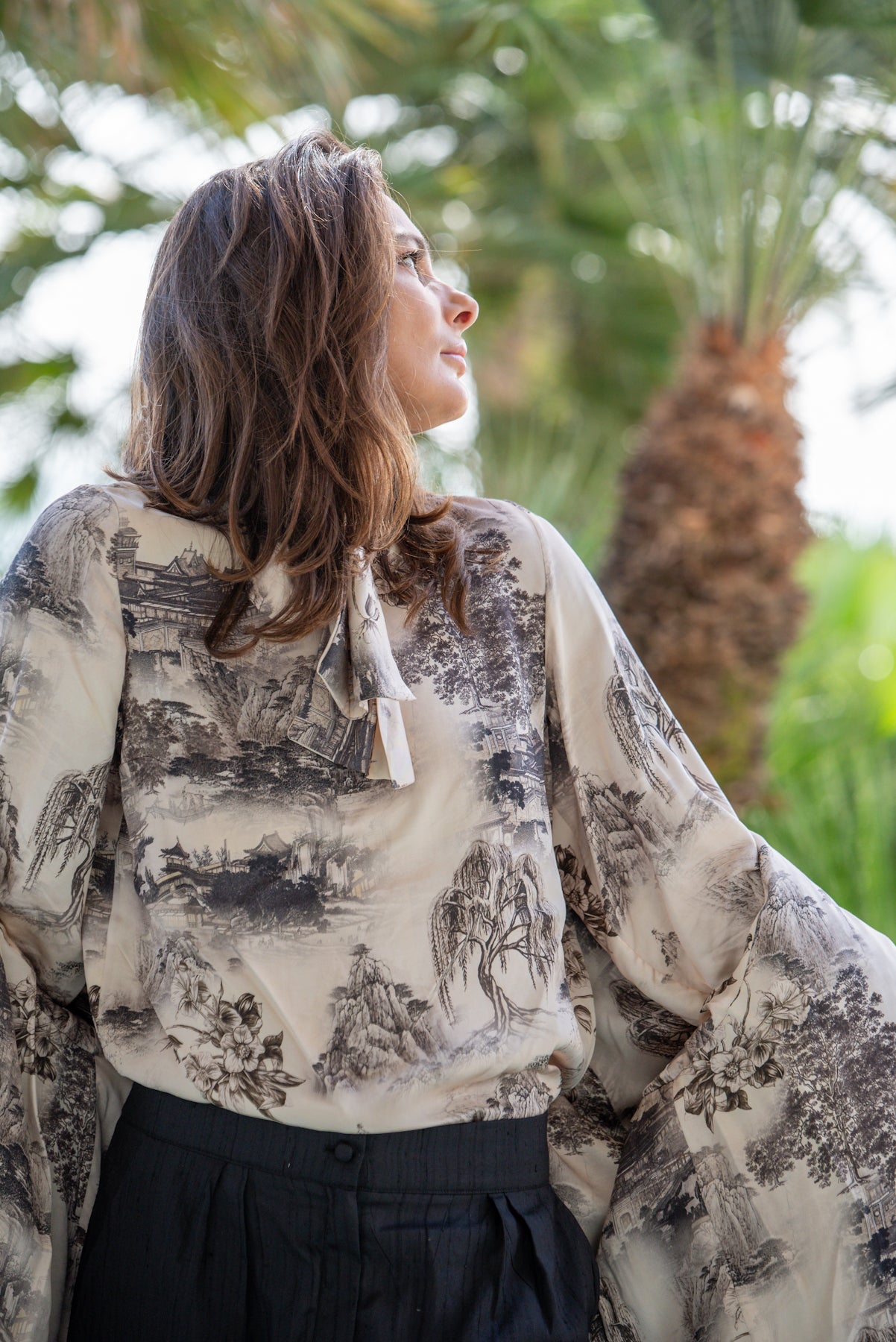 Blusa oriente con foulard  Crema