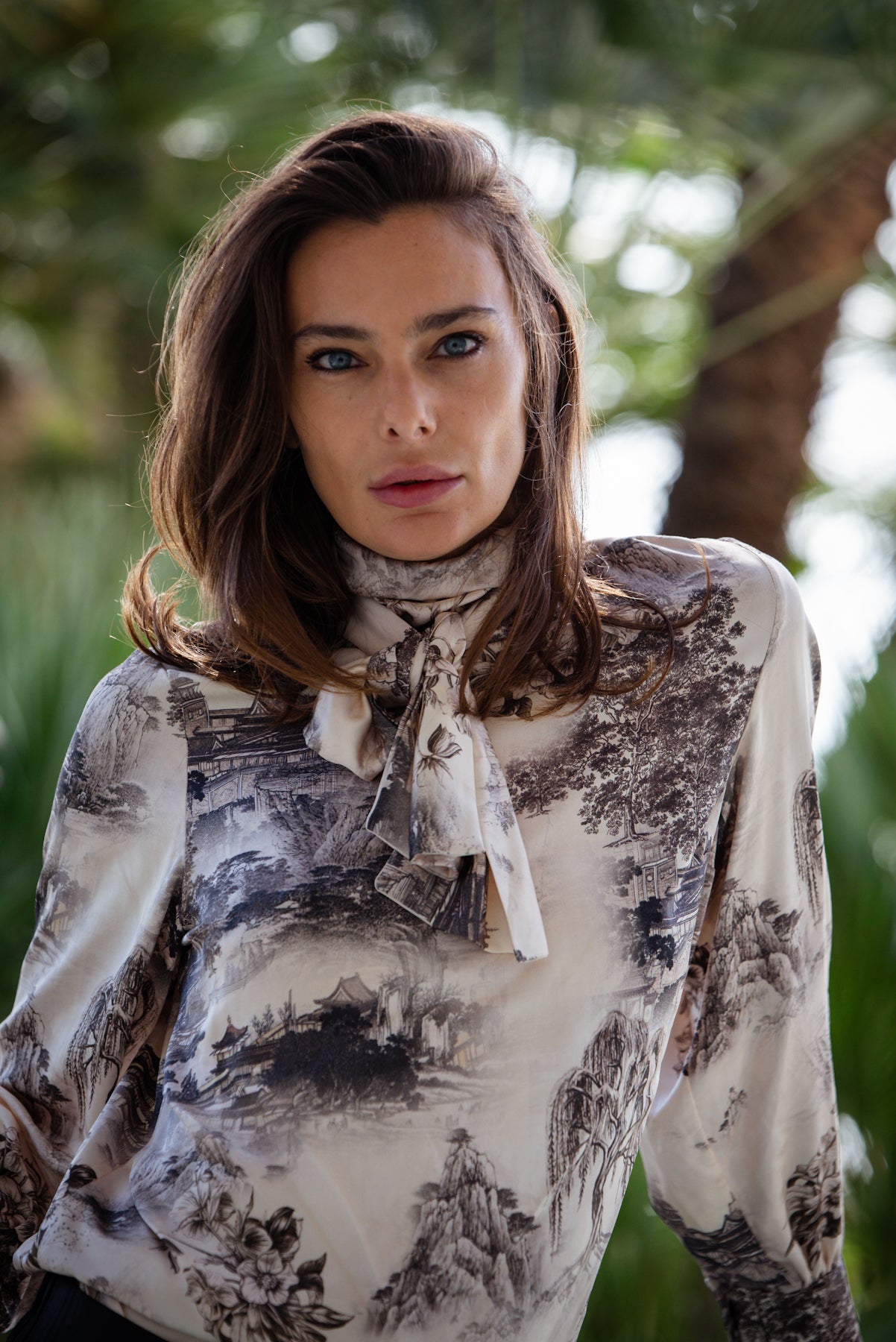 Blusa oriente con foulard  Crema