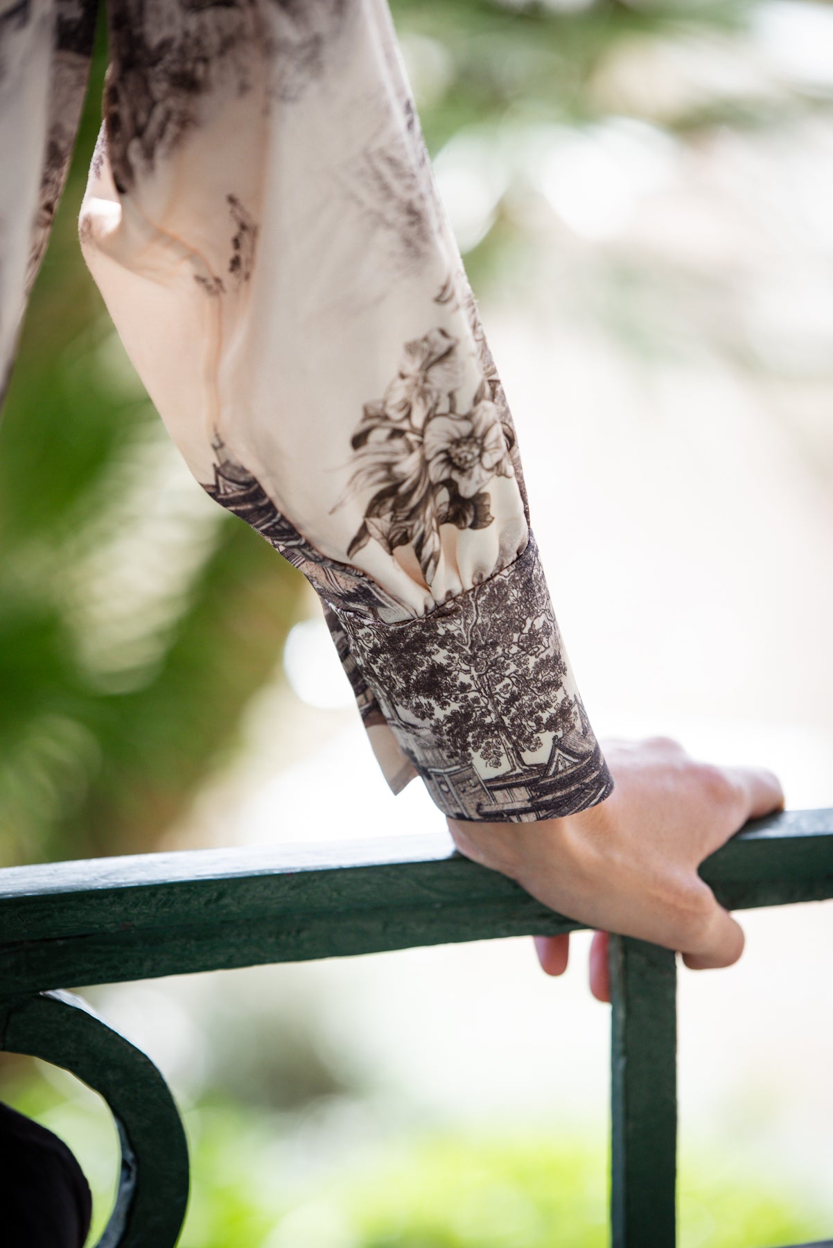 Blusa oriente con foulard  Crema