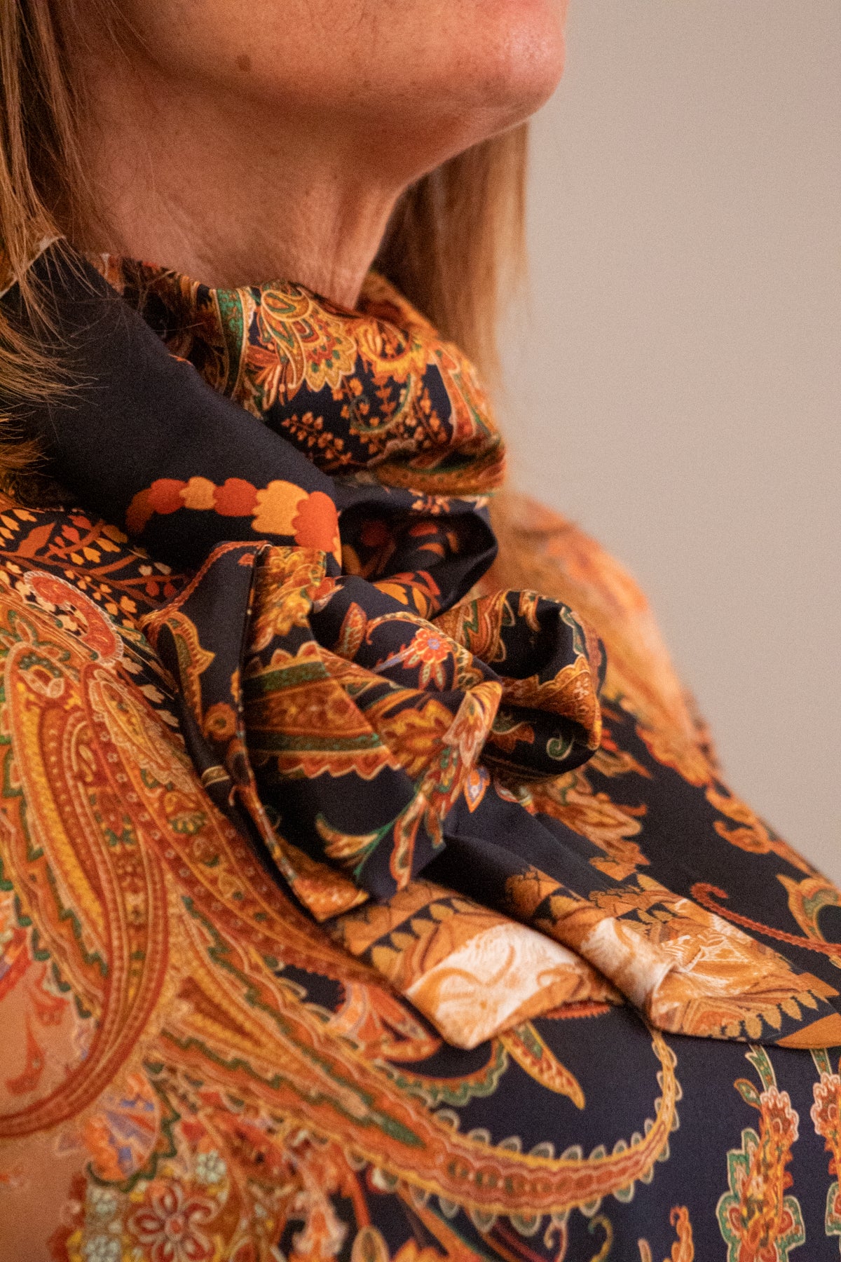 Blusa Fior di Seta con Foulard